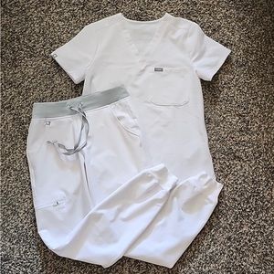 White Figs scrub set XXS.